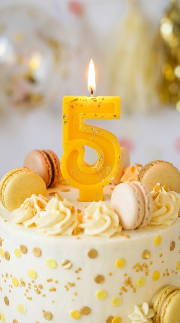 ciparu-sveces-tortei-dzimsanas-diena-cipars-5 Dabīgā vaska ciparu svece "5" tortēm un kūkām