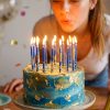 Zilas dzimšanas dienas sveces svētku tortes dekorā